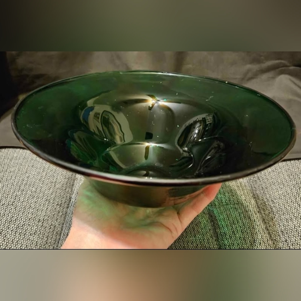 Vintage Green Hand Made Blown Glass 8.5" round 3" Tall Bowl